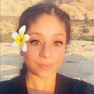 Meet your Posher, Cynthia